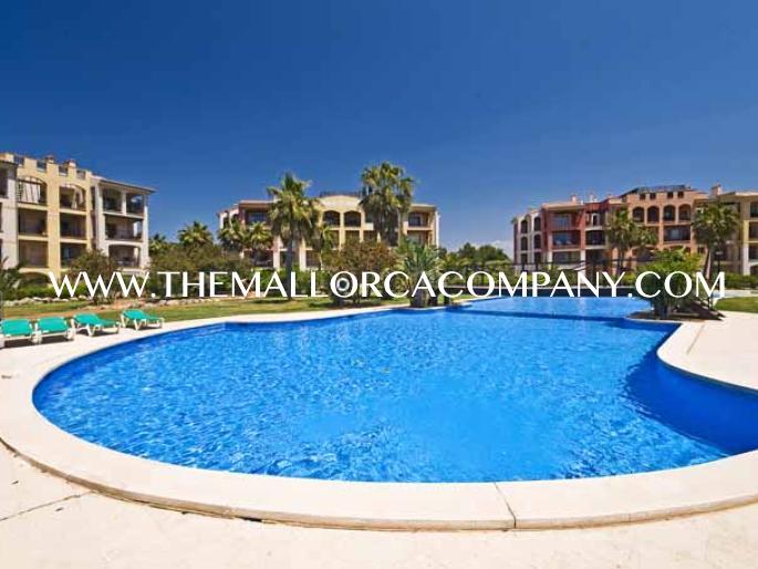 Spacious Apartment with views over the comunity gardens in Santa Ponsa