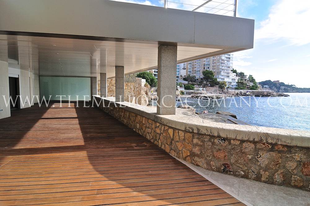 Unique apartment in 1st line to the sea in Cala Mayor