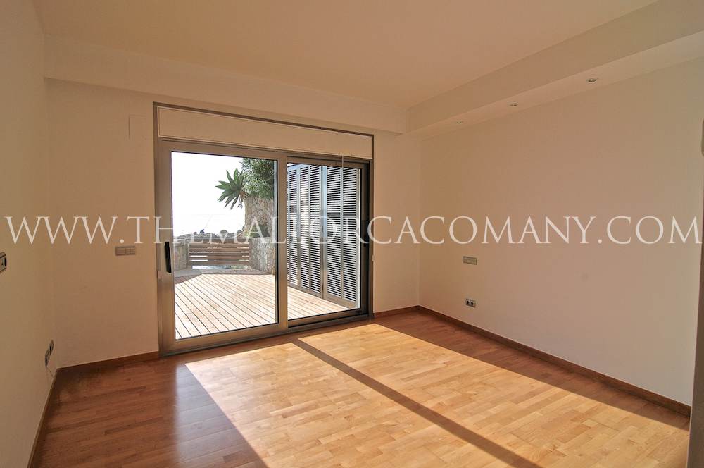 Unique apartment in 1st line to the sea in Cala Mayor
