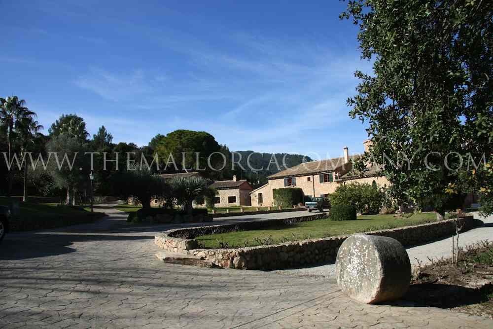 Impressive Mansion in the heart of the Tramuntana in Esporlas