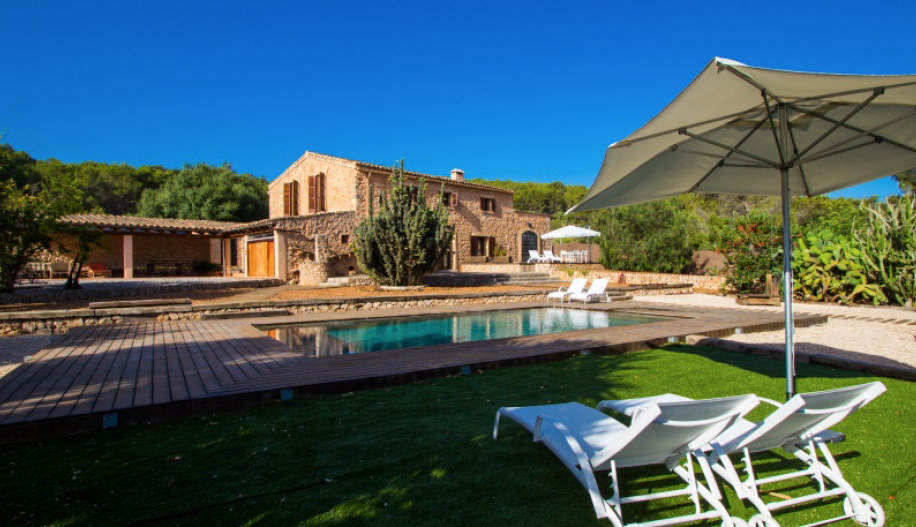 Idyllic luxury country estate close to Santa Maria del Cami