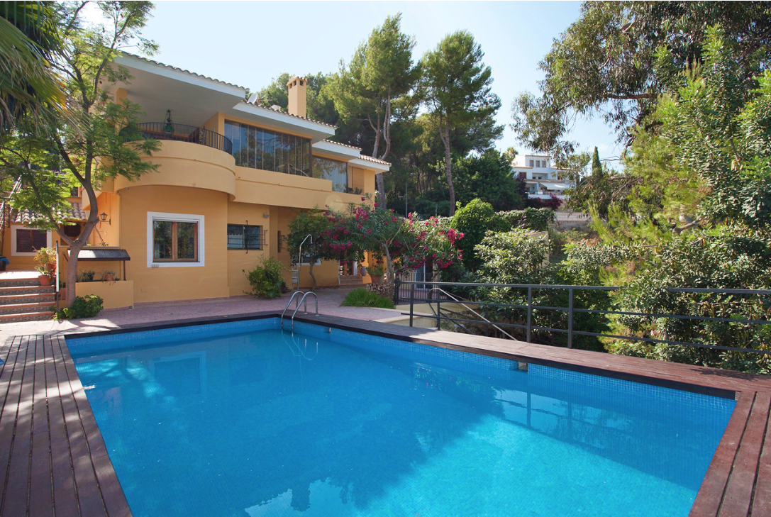 Charming Villa with fantastic sea views in a quiet area of Cas Catala