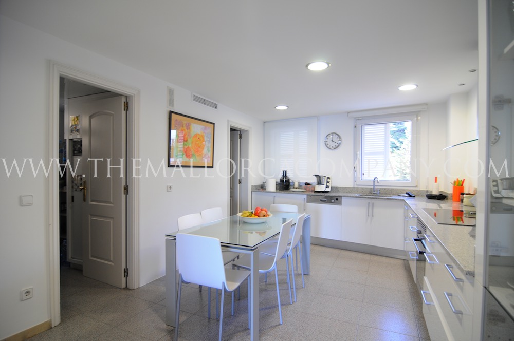 Unique apartment in a First line complex in San Agustin