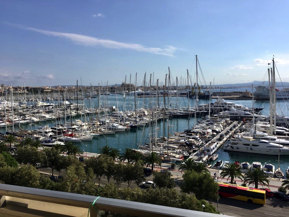 Fantastic investment oportunity with amazing sea views on Paseo Maritimo in Palma
