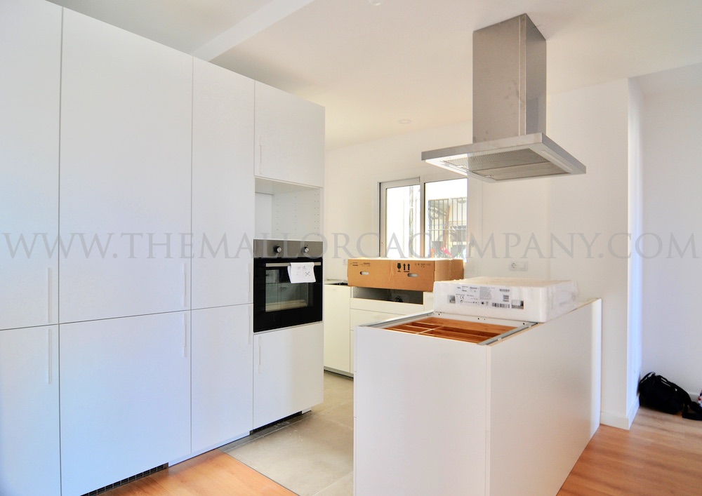 Newly Refurbished 3 Bedroom Apartment