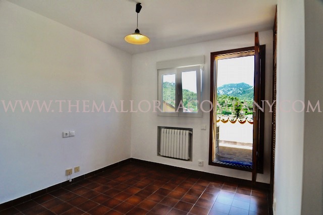 Town House in Esporles wioth great views