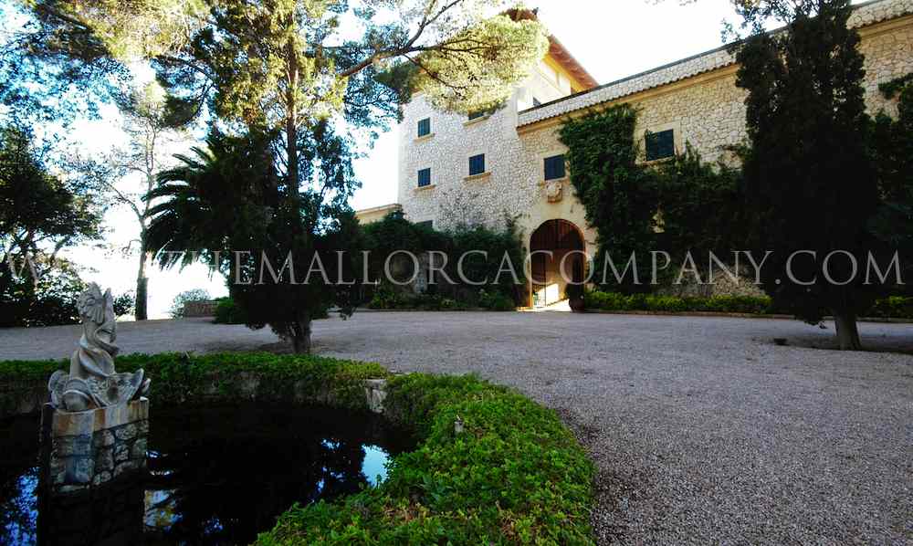 Outstanding estate with amazing panoramic views to the bay of Palma and the sea