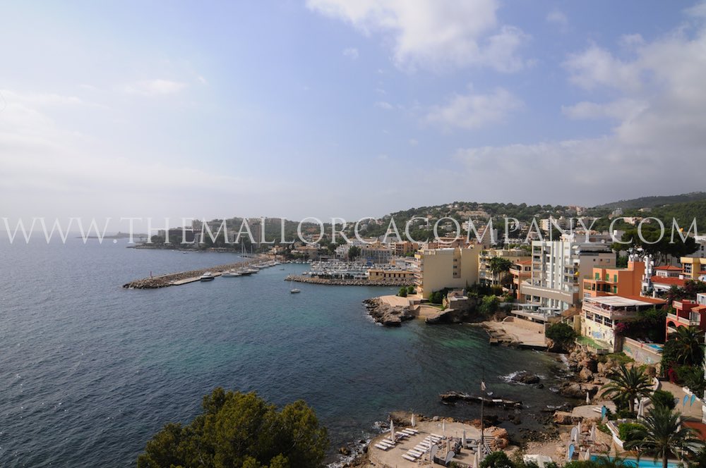Frontline apartment for rent in Cala Mayor