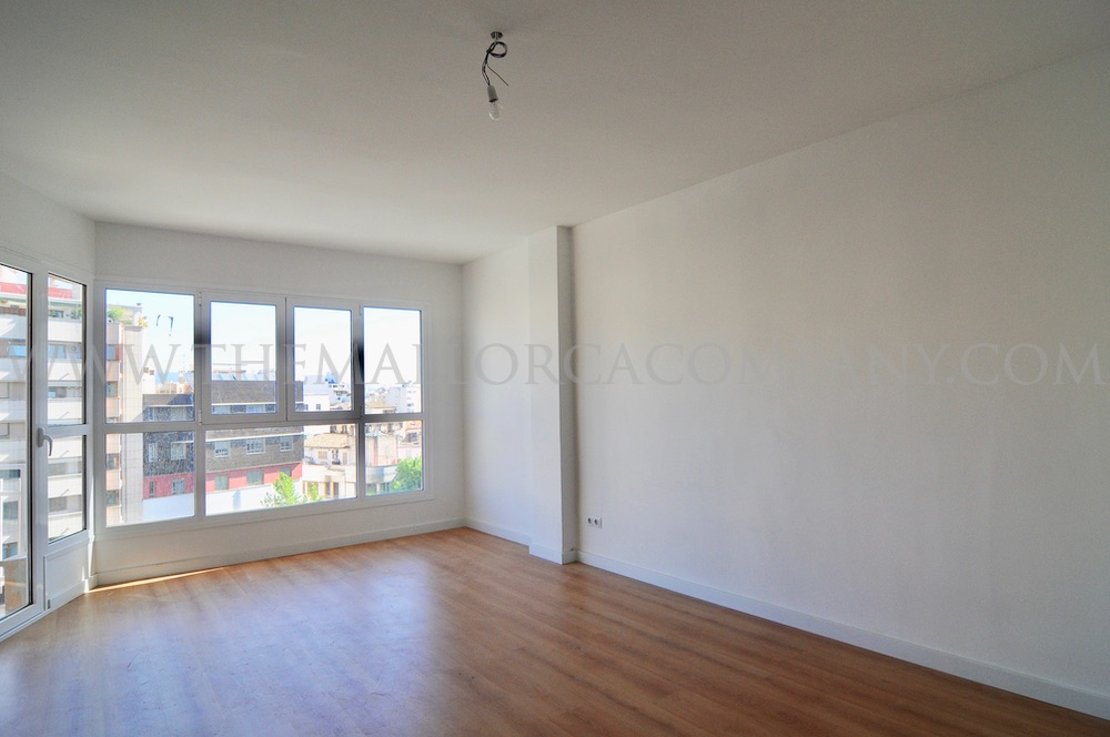 Newly Refurbished 3 Bedroom Apartment